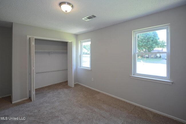 Building Photo - 5108 Gray Dr