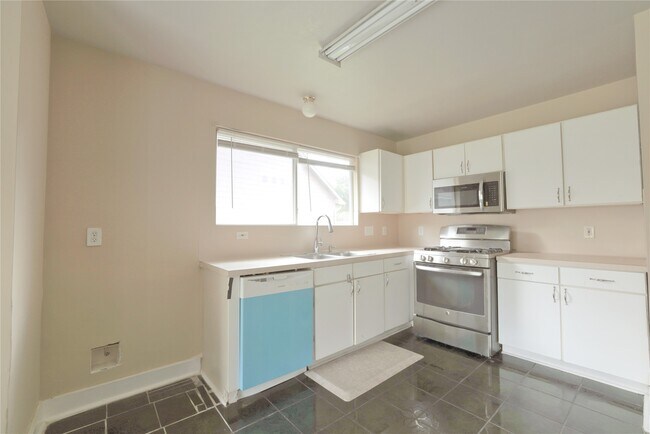 Building Photo - 5115 Summit Lodge Dr