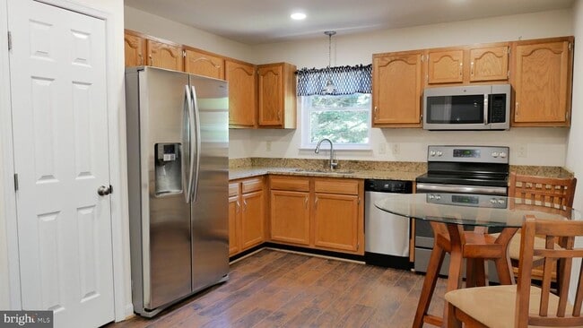 Building Photo - 2051 Collins Ct