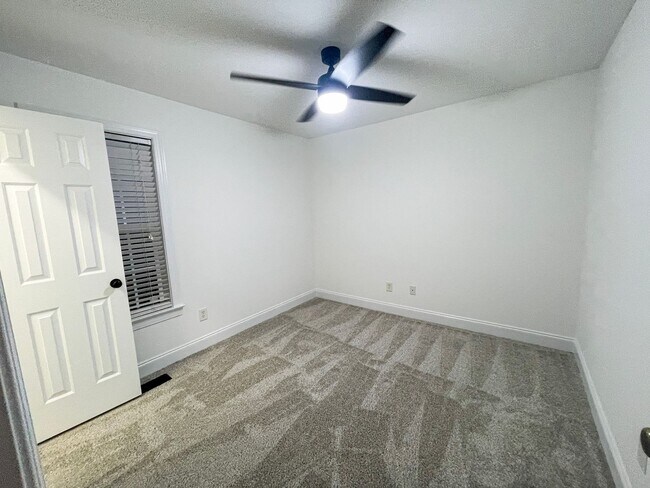 Building Photo - 282 Braddock Dr