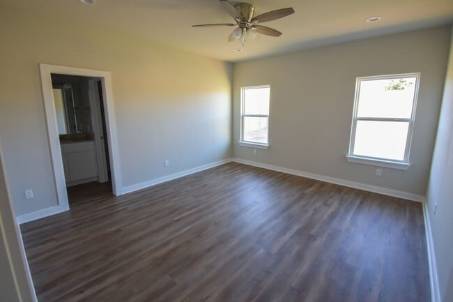 Building Photo - Beautiful 3 BR / 2 BA Home!
