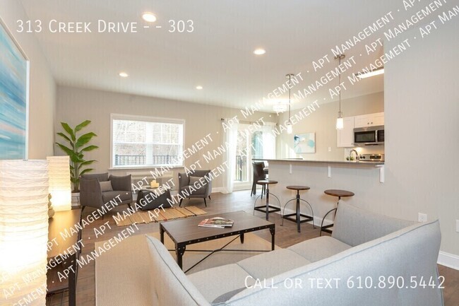 Building Photo - 313 Creek Dr