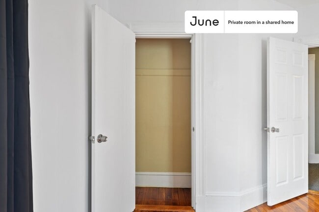 Building Photo - Room in Shared 6 bed/2 bath home