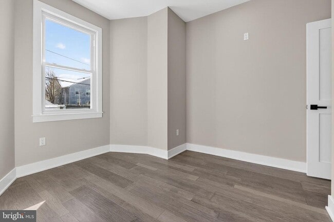 Building Photo - 34 W Sharpnack St