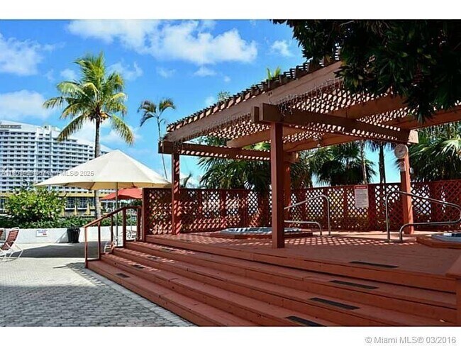Building Photo - 905 Brickell Bay Dr
