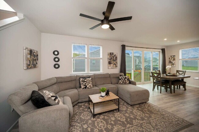 Building Photo - Spacious 3-Bedroom Rental in Sought-After ...