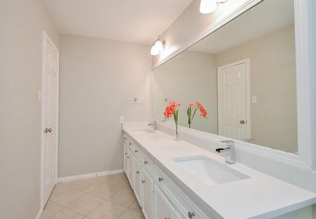 Building Photo - 5630 Fairdale Ln