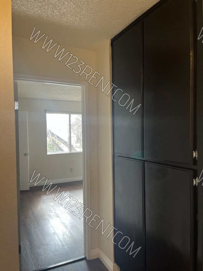 Building Photo - 2BD/1.5BTH TOWNHOUSE WEST LANCASTER
