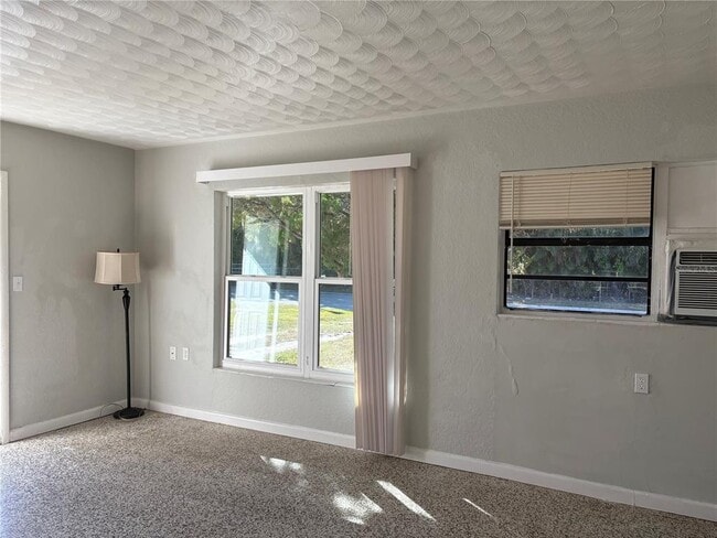 Building Photo - 219 21st St E