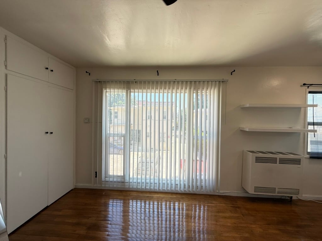 Building Photo - 1327 N Orange Dr