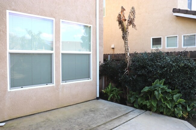 Building Photo - 2346 E Early Ave