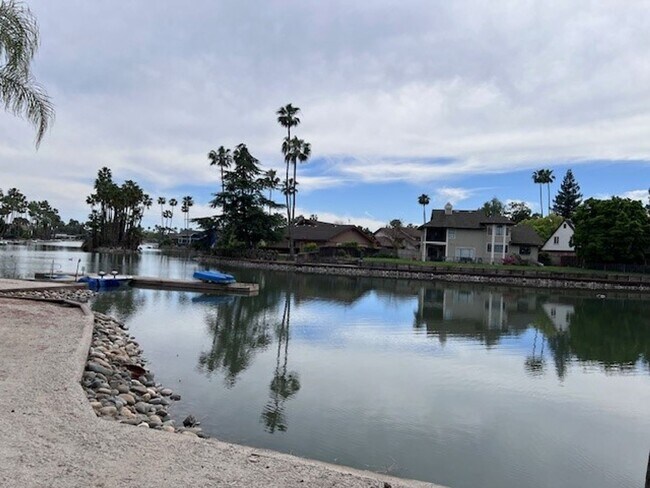 Building Photo - Lakeside living on Greenhaven, Sparkling Pool and covered parking