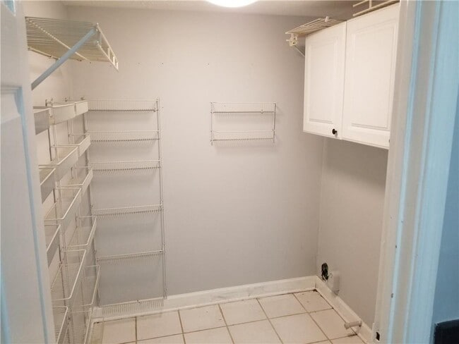 Building Photo - 107 Sterling Ct