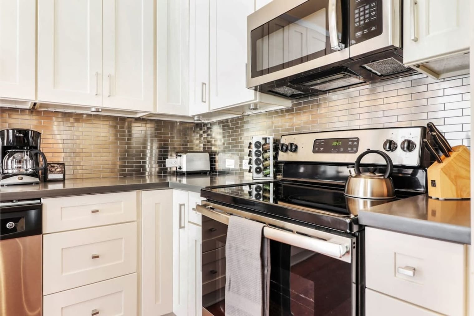 Building Photo - 822 Perdido St