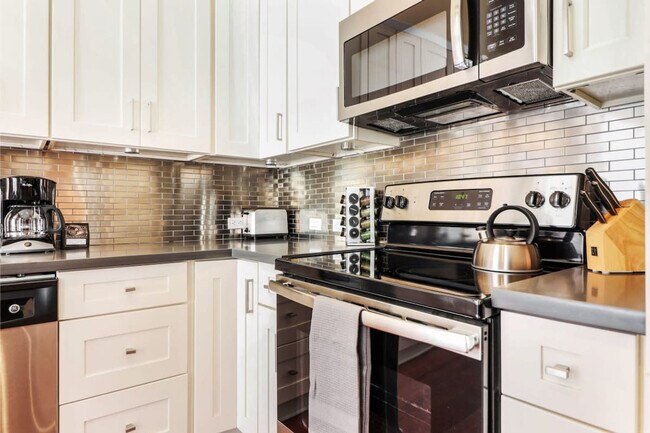 Building Photo - 822 Perdido St