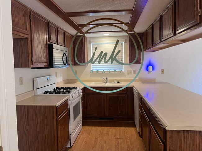 Building Photo - Chardonnay Duplex