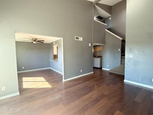 Building Photo - 2202 W Glenrosa Ave