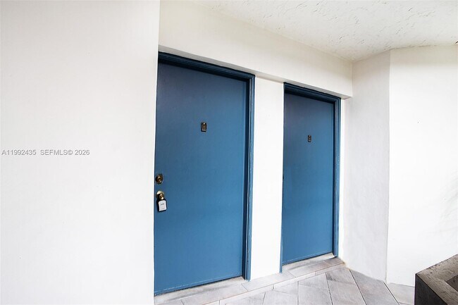 Building Photo - 9441 Fontainebleau Blvd