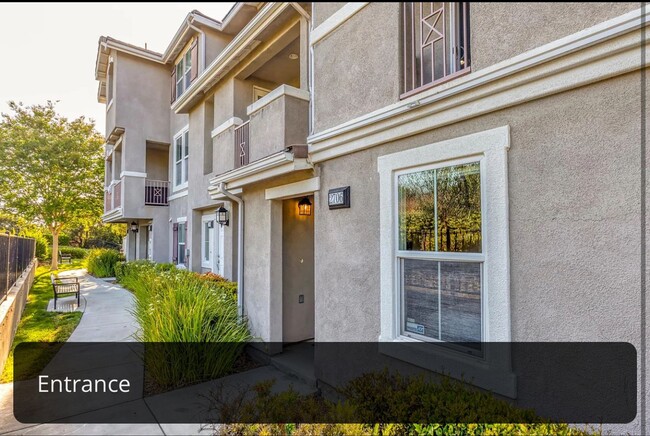 Building Photo - 3 bedrooms townhome in Eastlake/Otay Ranch...