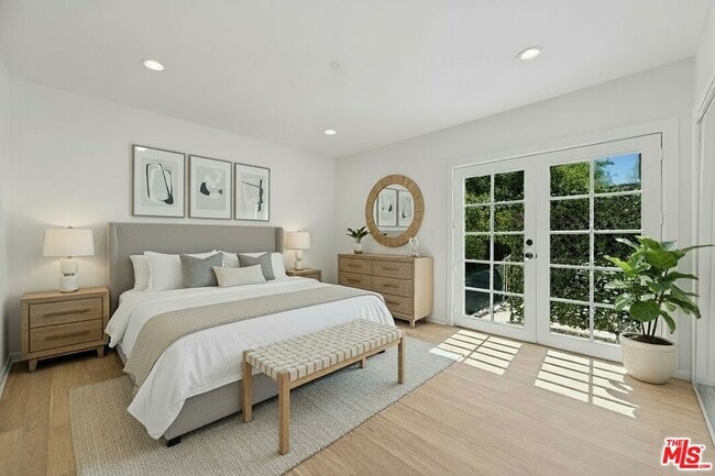 Building Photo - 17226 Vanowen St