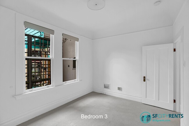 Building Photo - Sun-filled Presidio Heights Residence w/ Private Deck, Hot Tub & Garage Parking