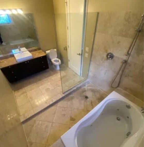 Building Photo - 2440 W Madison St