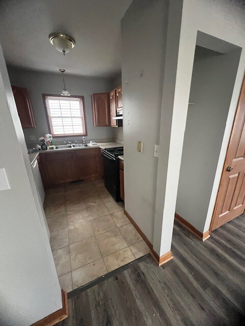 Building Photo - 106 Parade St