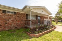 Building Photo - 3 Bed 1.5 Bath in Great Midtown Location!