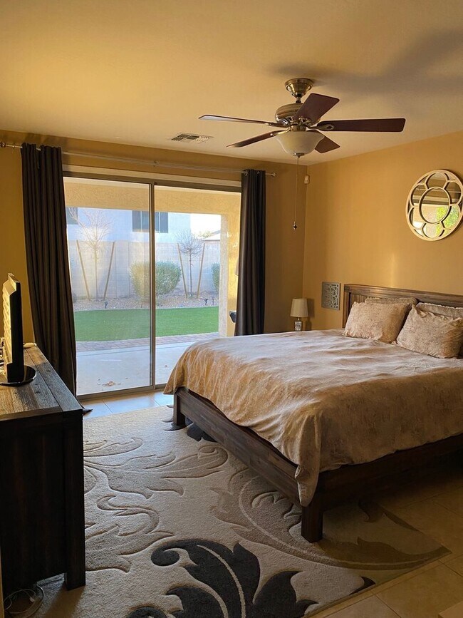 Building Photo - Upgraded and Spacious 5 Bed/3 Bath in Northwest Phoenix