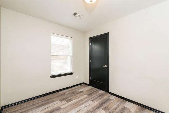 Building Photo - 10512 NW 35th St