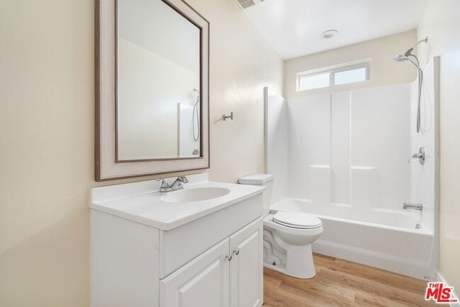 Building Photo - 1002 E 33rd St