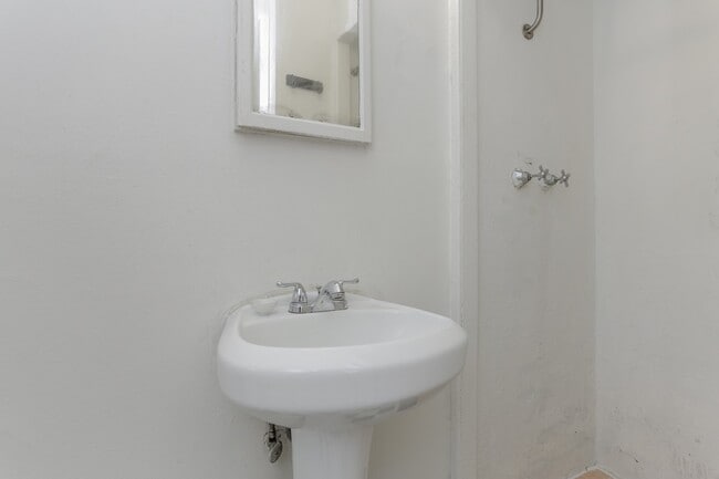 Building Photo - 1826 W Main St