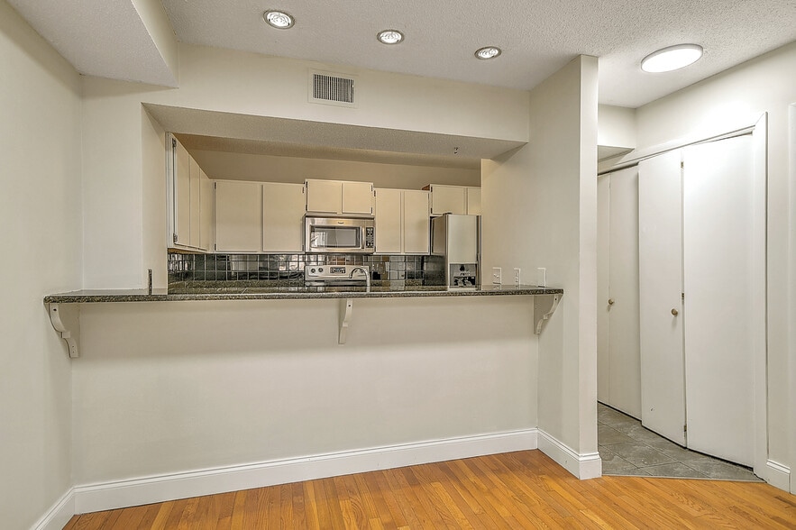 Building Photo - 109 Beechnut St