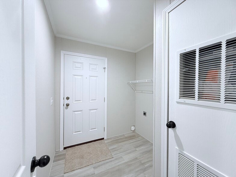 Building Photo - 29805 Jamestown Dr