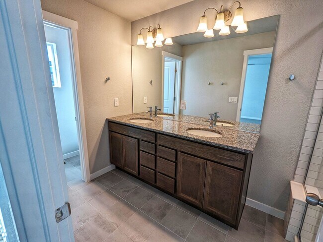 Building Photo - 3 Bedroom, 2.5 Bathroom with two car garage