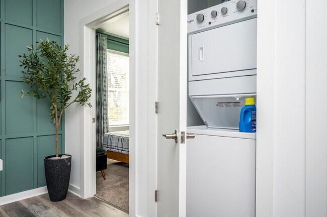 Building Photo - 542 Boulevard NE