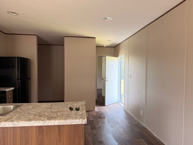 Building Photo - 833 Lovell Rd