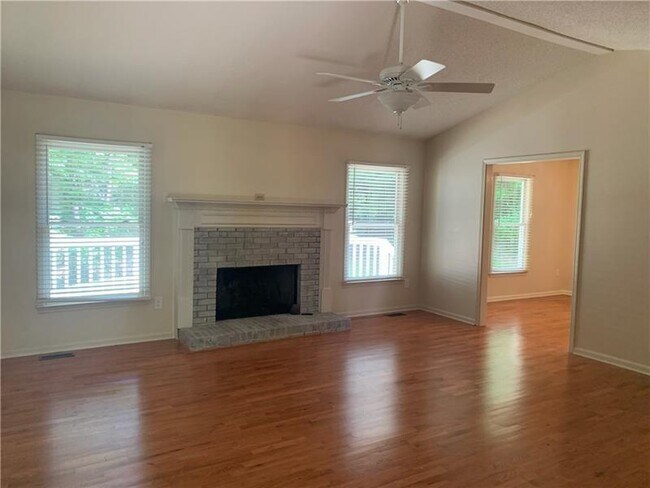 Building Photo - 2468 Venture Dr
