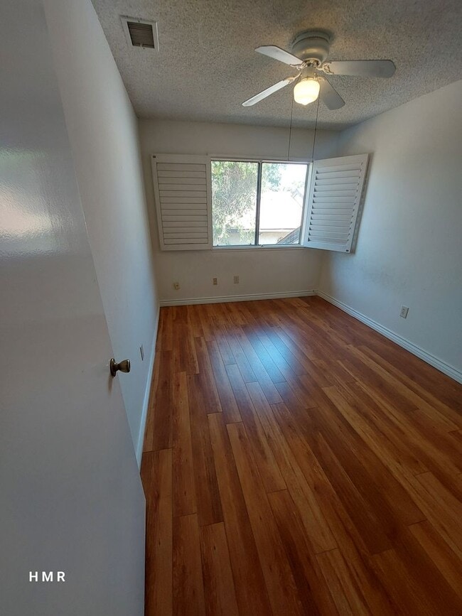 Building Photo - 3 bedrooms 3 baths in San Dimas Glenwood T...