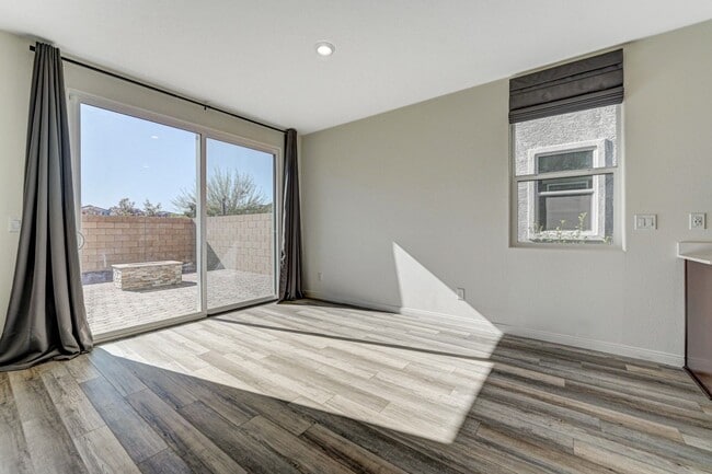 Building Photo - AMAZING 2 Story, 5 Bedroom Home in Gated community!