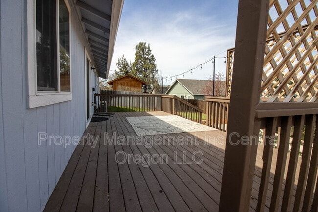 Building Photo - 2827 SW Pumice Ave