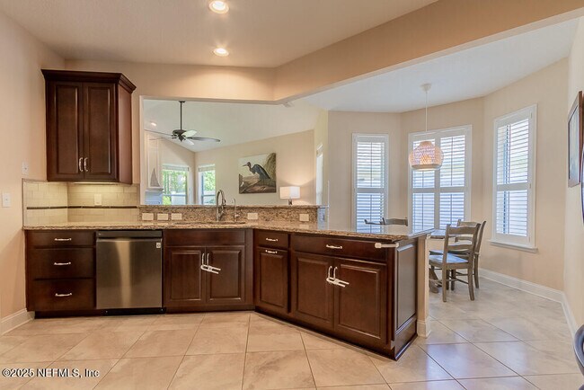 Building Photo - 8543 Glenbury Ct N