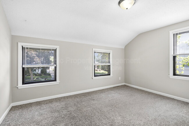 Building Photo - 12769 Mercier St