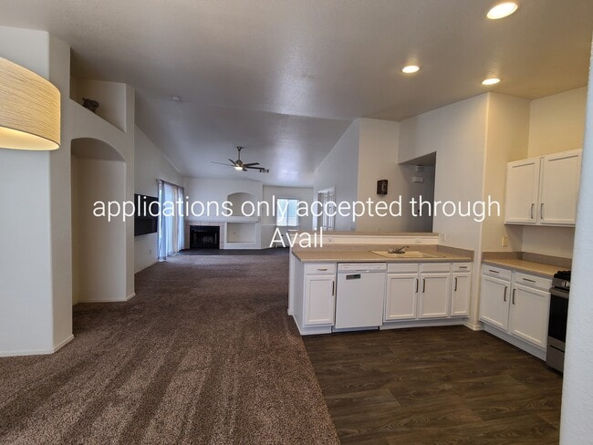 Building Photo - 8680 S Desert Dove Dr