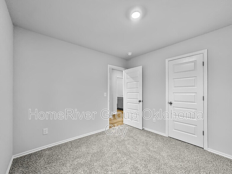 Building Photo - 1224 S Brk Dr