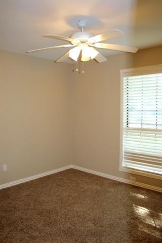 Building Photo - 1005 Summertree Cir