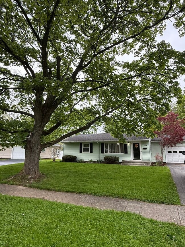 Building Photo - Fully Remodeled 3 bedroom House