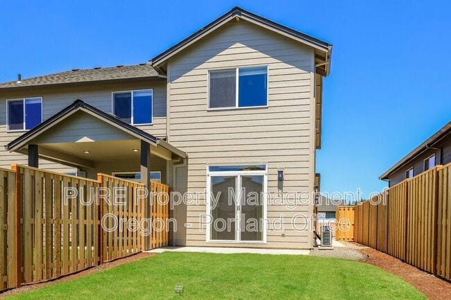 Building Photo - 512 NE Trillium Dr