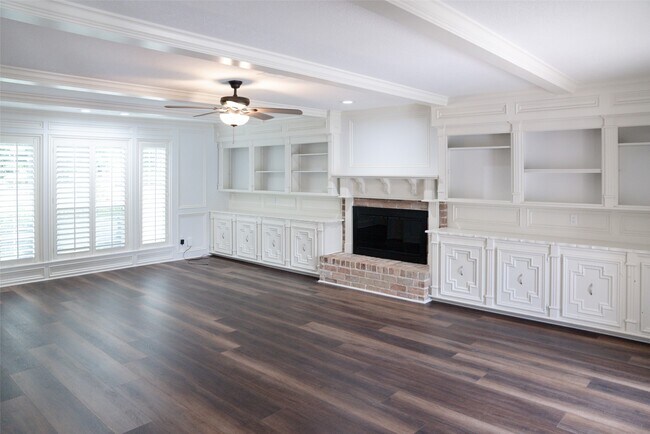 Building Photo - 16611 Brenton Oaks Dr