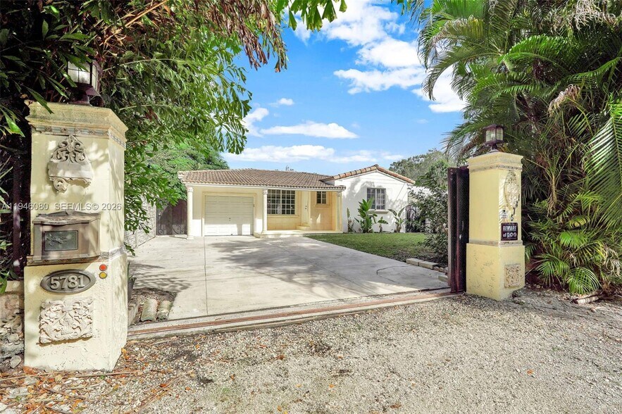 Building Photo - 5781 SW 25th St